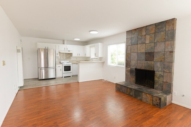 Building Photo - 1202 Buena Vista