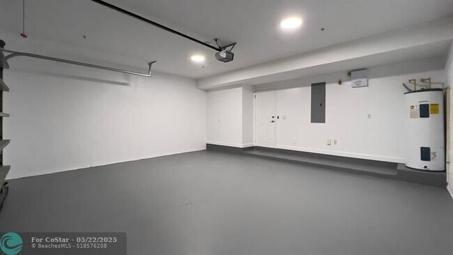 Building Photo - 2304 Vintage Dr