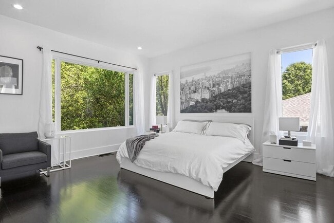 Building Photo - 1756 N Akin Dr NE