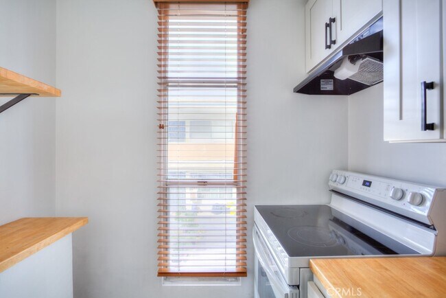 Building Photo - 4255 5th St