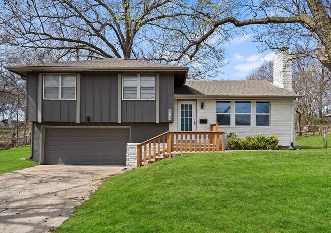 Building Photo - 8944 Holmes Rd