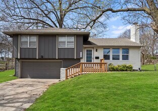 Building Photo - 8944 Holmes Rd