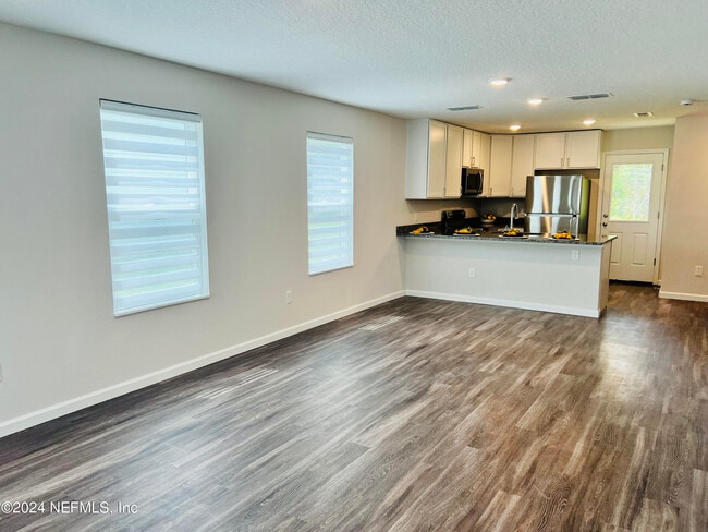 Building Photo - 575 S Woodlawn St