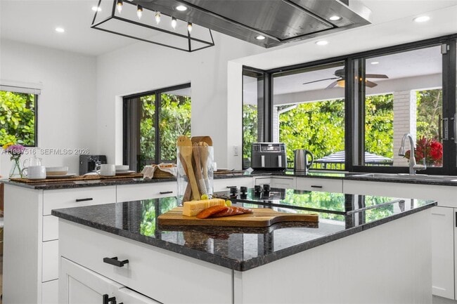 Building Photo - 14615 SW 77th Ct