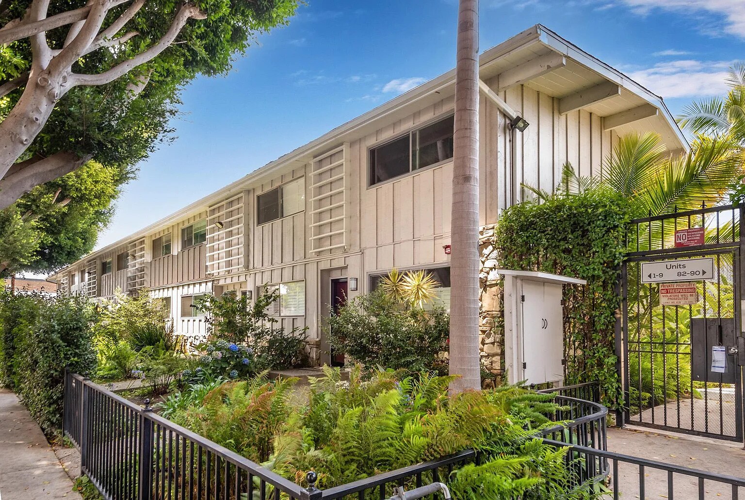 Building Photo - 4040 Grand View Blvd