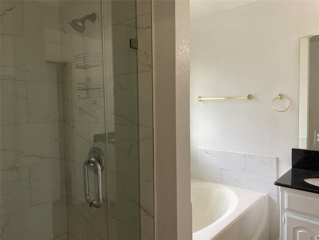 Building Photo - 2324 Treyburn Ct