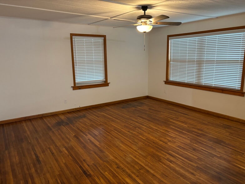 Building Photo - 9925 Muskrat Rd