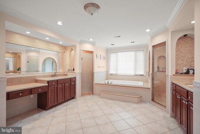 Building Photo - 9809 Hall Rd