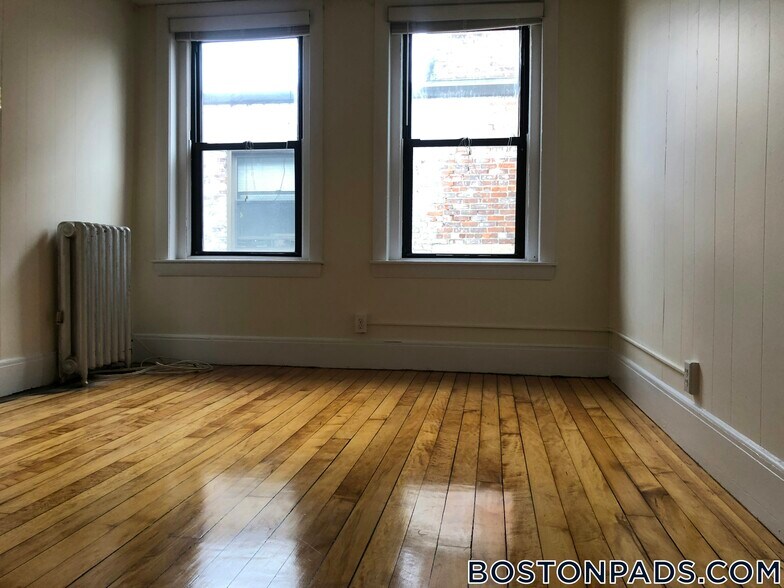 Building Photo - 437 Cambridge St