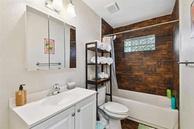 Building Photo - 4324 S Clark Ave