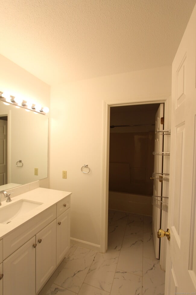 Building Photo - 44 Rosemary Ln