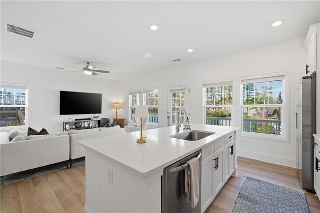 Building Photo - 3158 Webb Rd