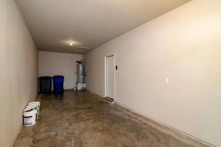 Building Photo - 393 Orbit Dr