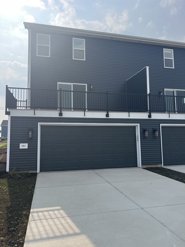 Building Photo - 305 Breunig Blvd