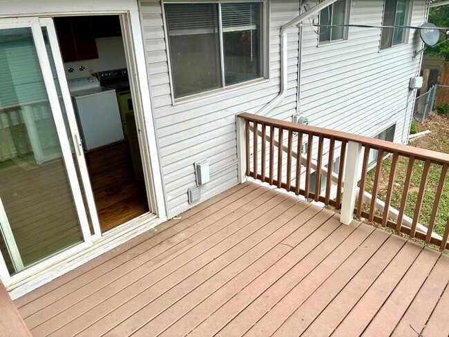 Building Photo - Upper Level 2 Bedroom 1 Bath Duplex Unit in Central Loveland, CO