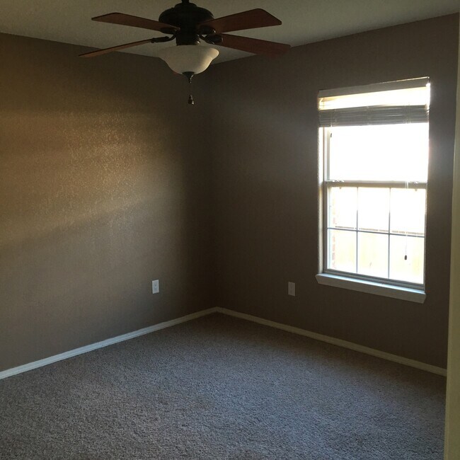 Building Photo - GREAT HOME GREAT LOCATION