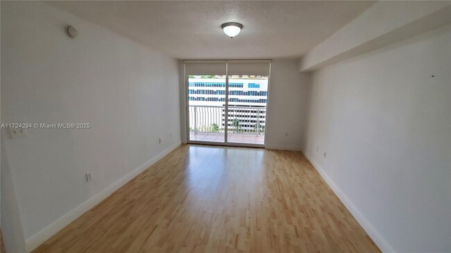 Building Photo - 1200 Brickell Bay Dr