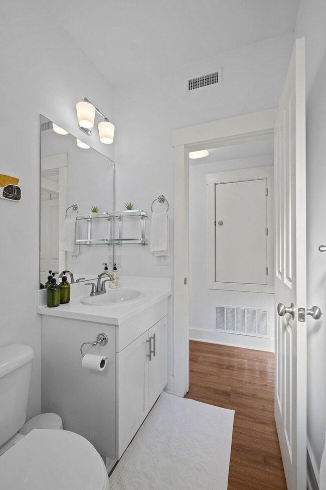 Interior Photo - AMPM LLC