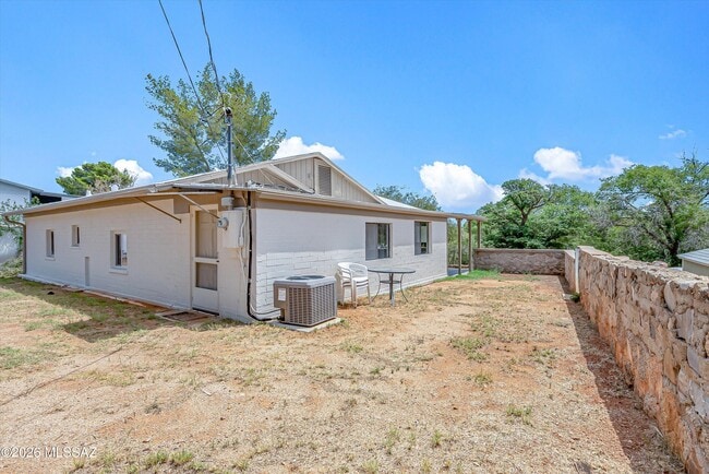 Building Photo - 730 N Robles Rd