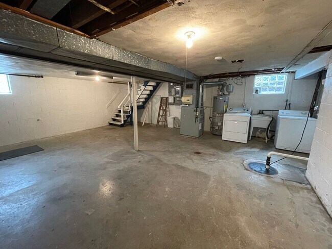 Building Photo - 157 Merritt Ave
