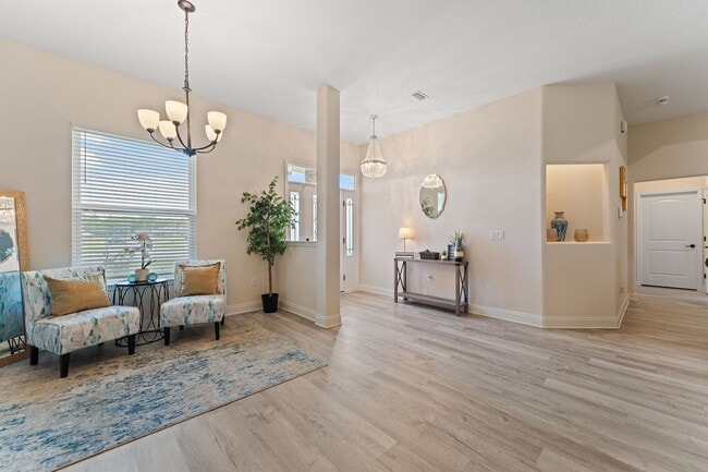 Building Photo - 5568 Micanopy Dr