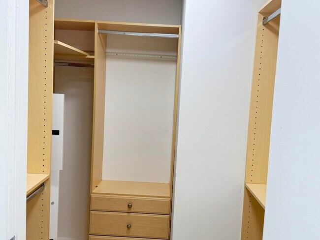 Building Photo - 16275 Collins Ave