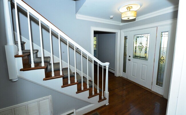 Building Photo - Water View, private wooded lot on dead end street!