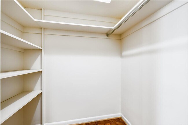 Building Photo - 10401 Grosvenor Pl