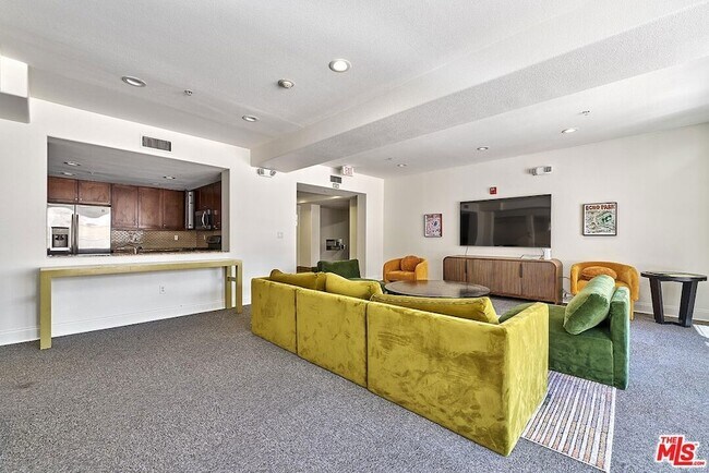 Building Photo - 360 W Ave 26