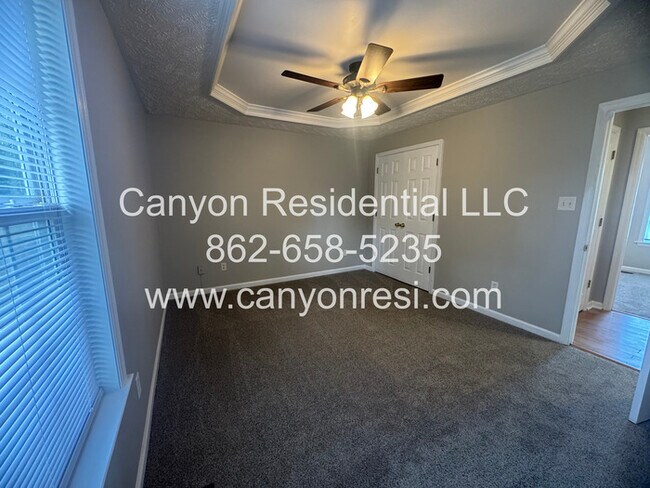 Building Photo - 815 Turkey Ridge Dr