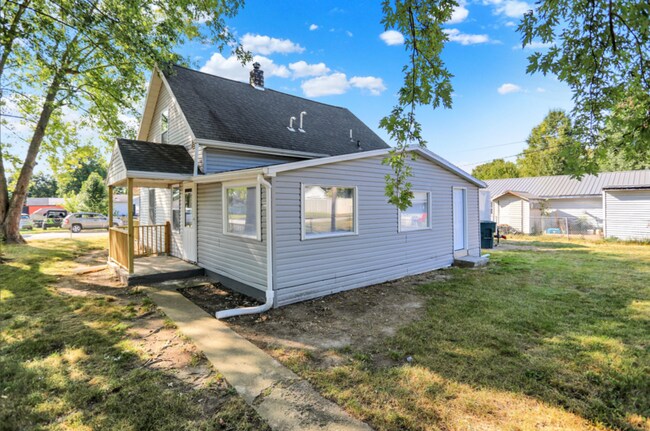 Building Photo - 2212 S Delawanda Ave