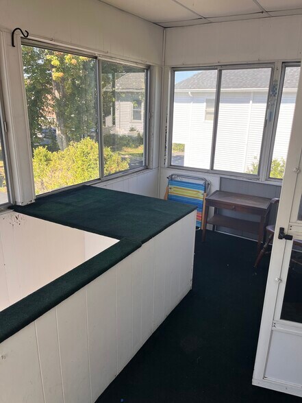 3 season porch - 48 Church St