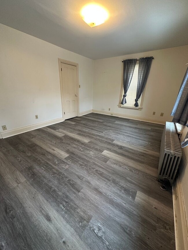 Building Photo - 40 N Chestnut St