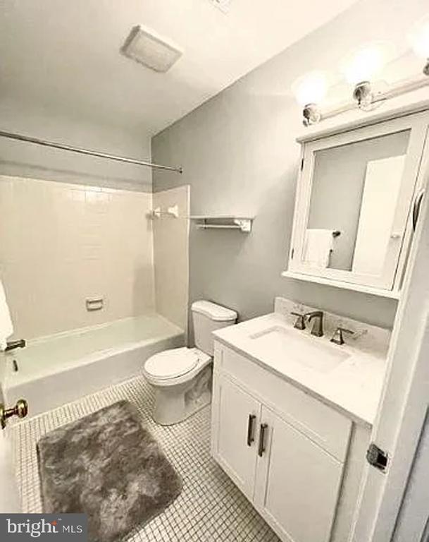 Building Photo - 6633 McLean Ct