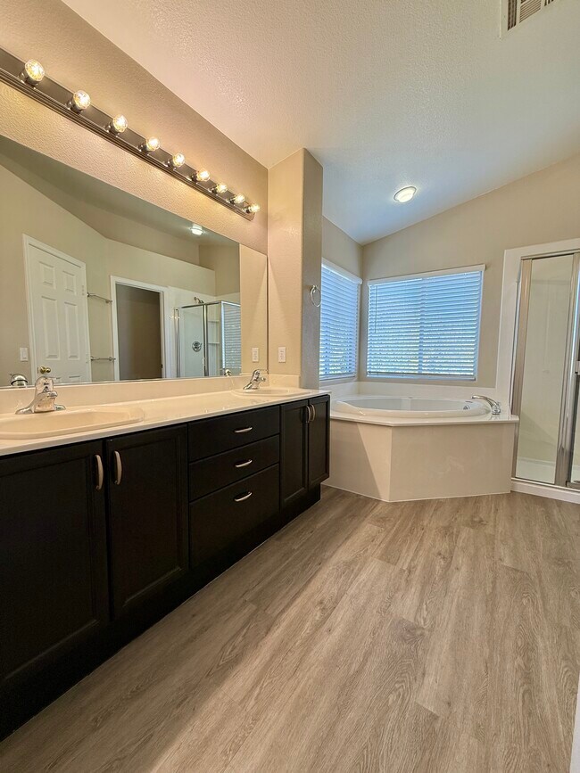Building Photo - 8300 La Strada Ave