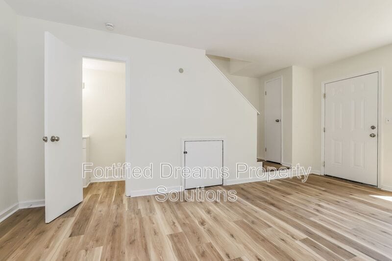 Building Photo - 1102 Campbell St