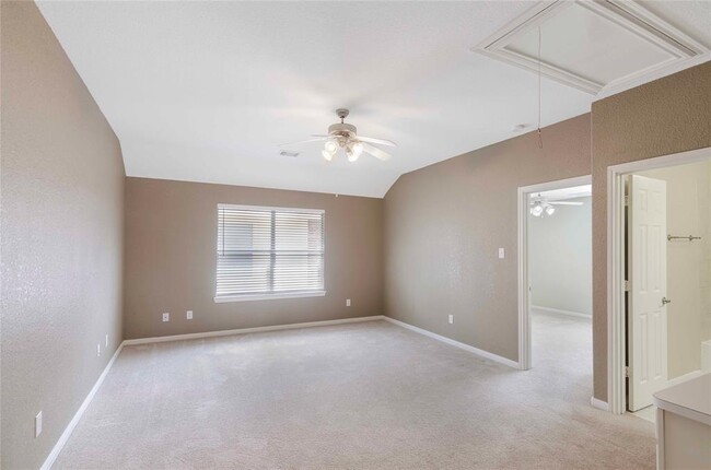 Building Photo - 6 Colewood Ct