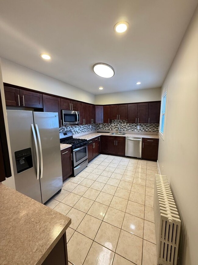 Building Photo - Sisson Plaza