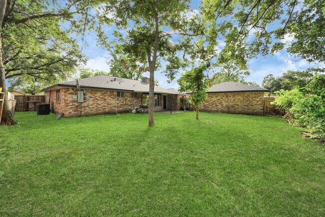 Building Photo - 15135 Chipman Ln.