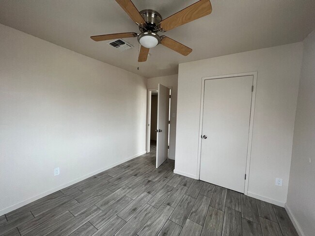 Building Photo - Bright & Comfortable Living in Prime Phoenix Location