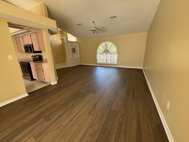 Building Photo - Pool Home in 7-Hills