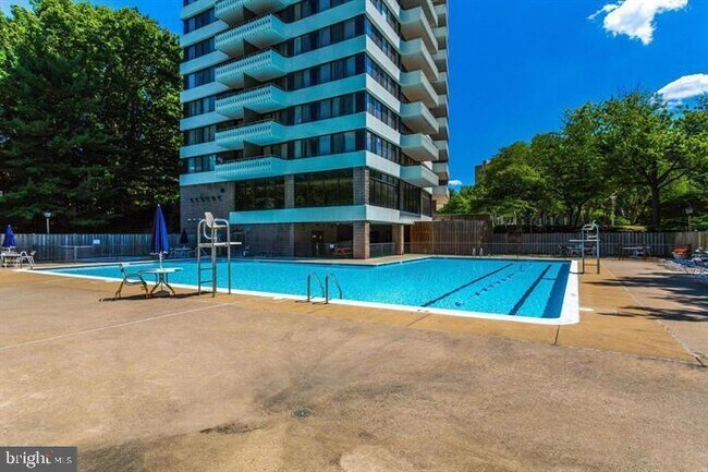 Building Photo - 6301 Stevenson Ave