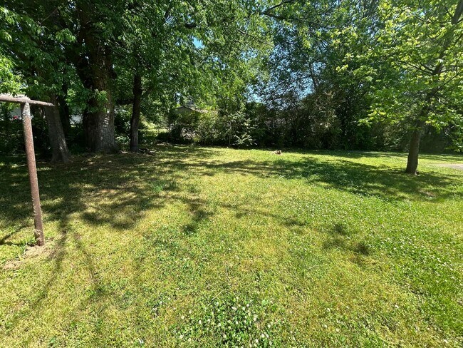 Building Photo - 3br 1Ba with move in special for July!