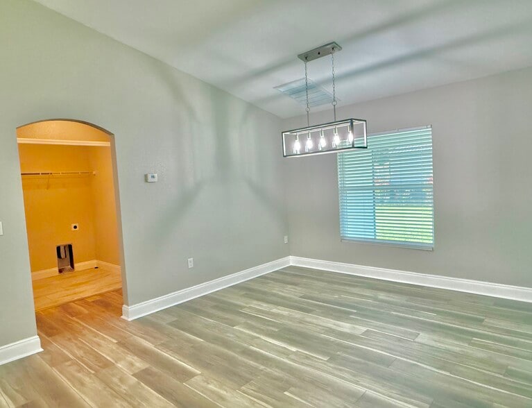 Building Photo - 2139 Sutton Ridge Ave