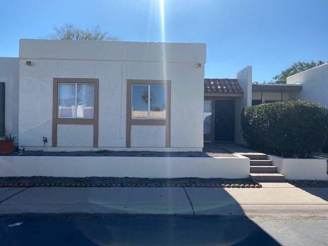 Building Photo - I-10 and Baseline, 3 bed, 2 bath, Patio home Fridge Included