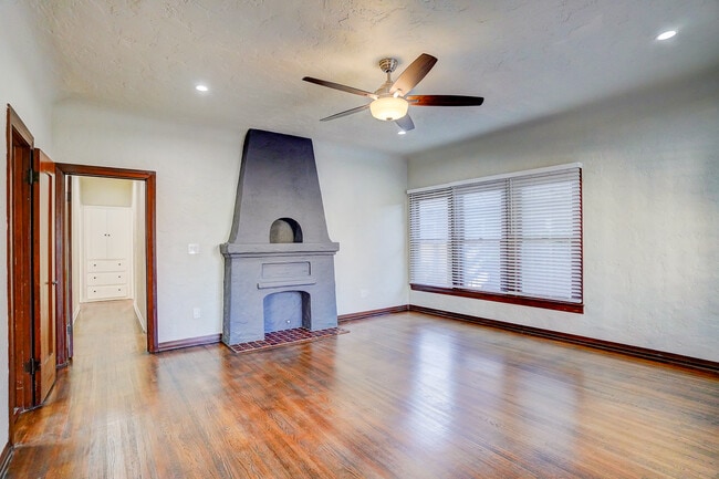 Building Photo - 479 Gaviota Ave