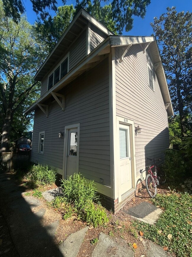 Building Photo - Beautiful studio ADU near Duke with utilities included & off street parking!