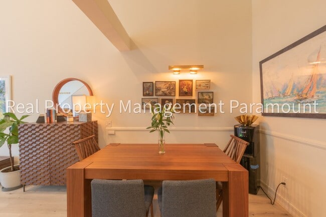 Building Photo - Spectacular 2 Bedroom, 2 Bath Condo with L...