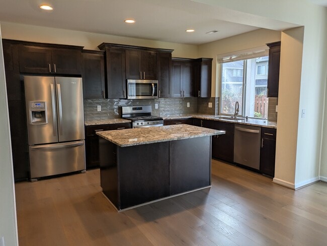 Building Photo - 27333 15th Ct S