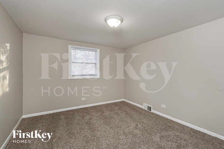 Building Photo - 26646 Elmwood Ave